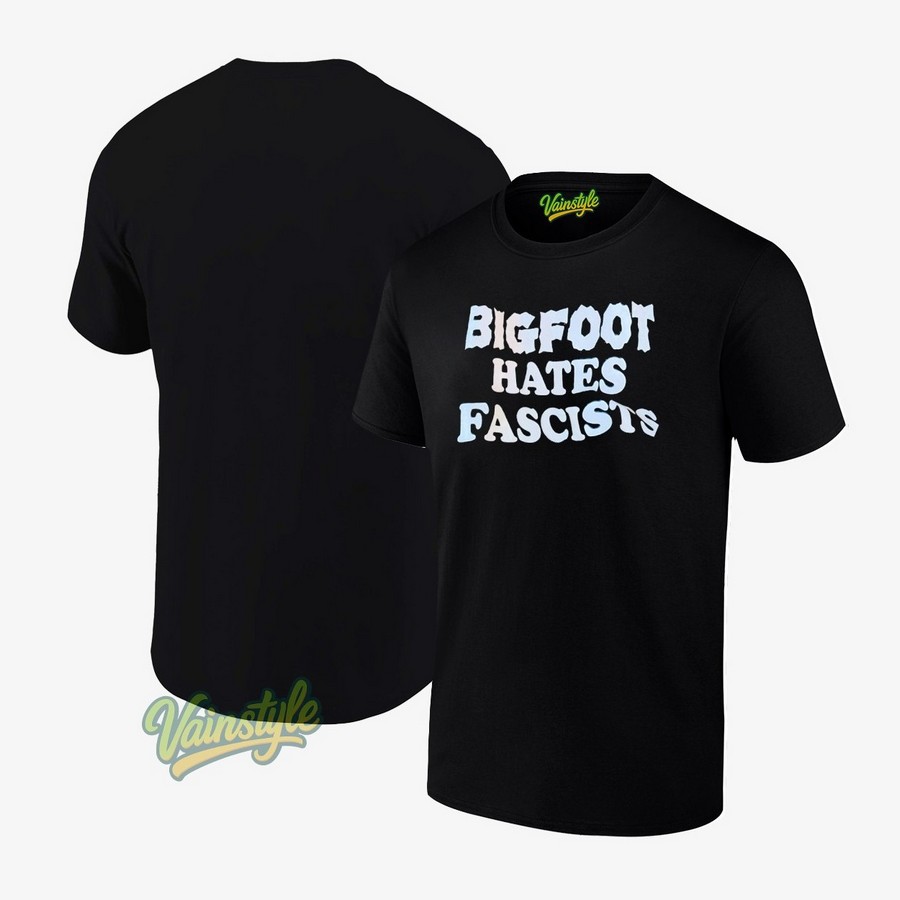 Bigfoot hates fascists T-Shirt Bigfoot hates fascists T-Shirt