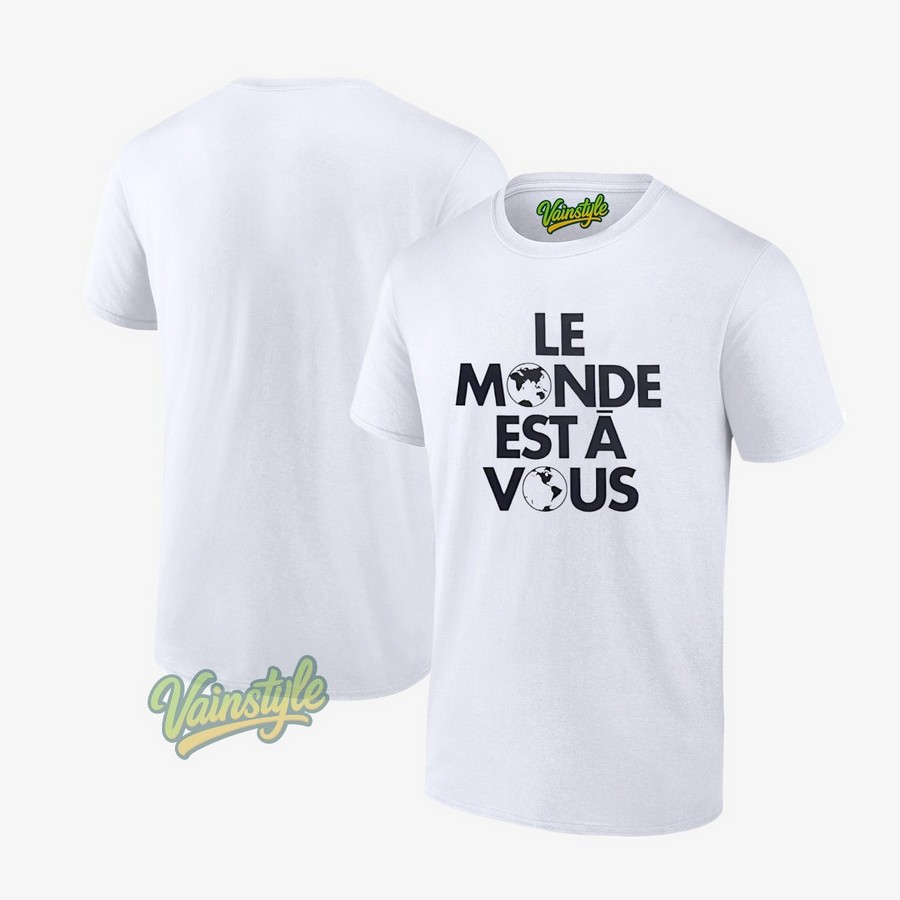 Le Monde Est A Vous T-Shirt